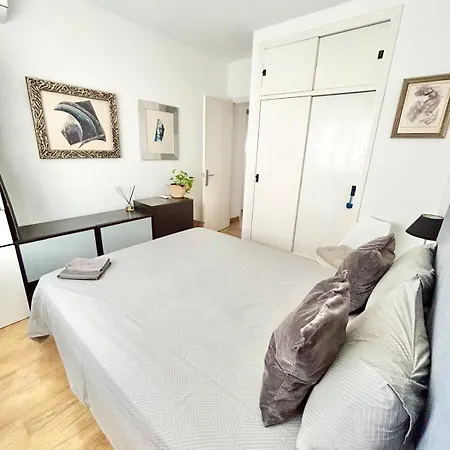Lovely Double Bedroom For Women Only In Marbella Center Séjour chez l'habitant Marbellac