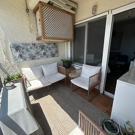 Lovely Double Bedroom For Women Only In Marbella Center Pansiyon