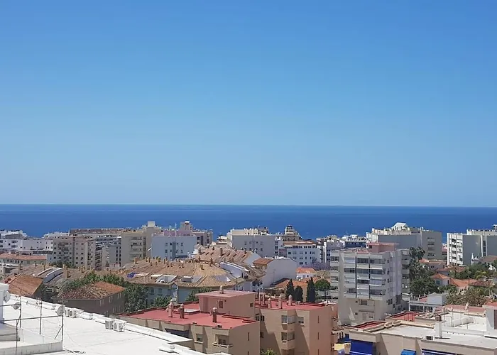 Lovely Double Bedroom For Women Only In Marbella Center 홈스테이
