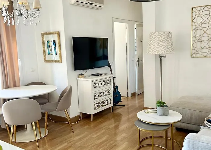 Lovely Double Bedroom For Women Only In Marbella Center