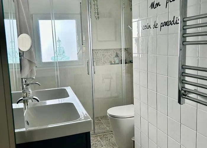 Lovely Double Bedroom For Women Only In Marbella Center