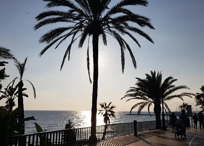 Lovely Double Bedroom For Women Only In Marbella Center Homestay szállás *