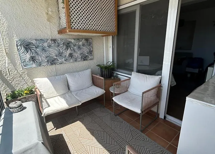 Lovely Double Bedroom For Women Only In Marbella Center Accommodatie bij particulieren