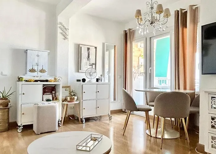 Lovely Double Bedroom For Women Only In Marbella Center Homestay *